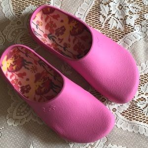 rubber croc slip on waterproof beach shoe floral adorable imported